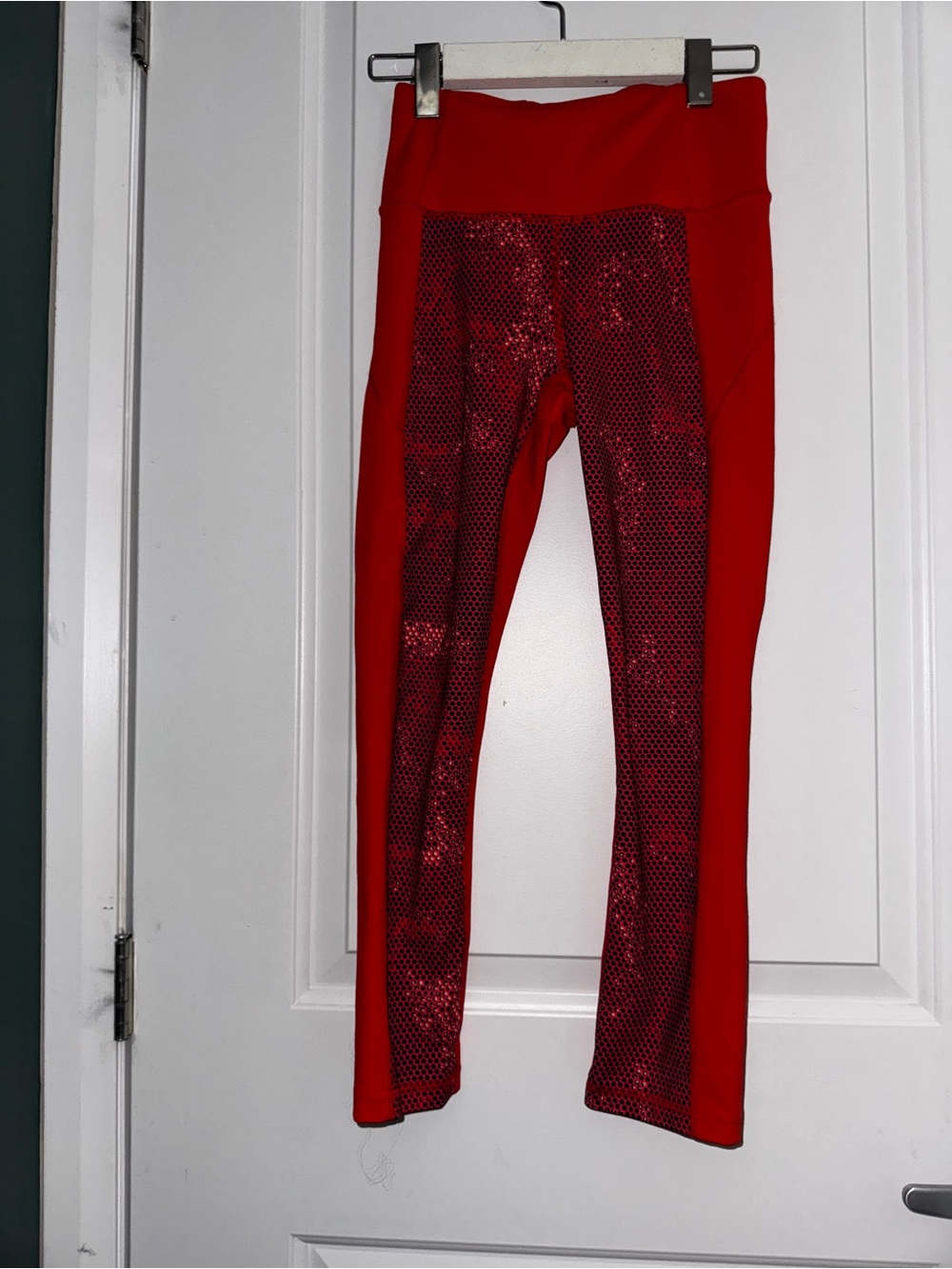 Under Armour Red & Black Textured Compression Leggings